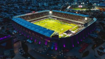 Amigos de Andy y Adán Augusto derrochan dinero público en estadio sin equipo