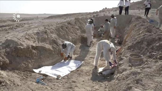 Irak inicia excavación de enorme fosa común que dejó el Estado Islámico