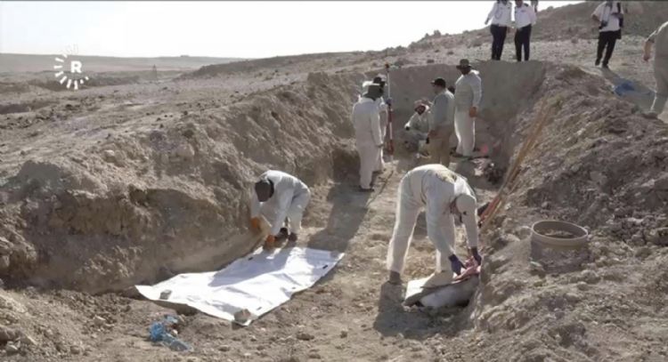 Irak inicia excavación de enorme fosa común que dejó el Estado Islámico