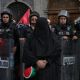 Policías enfrentan a encapuchados durante marcha en CDMX a favor de Palestina