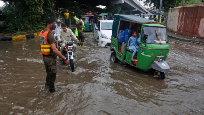 Más de 150 personas siguen desaparecidas tras devastadoras inundaciones en noroeste de Pakistán