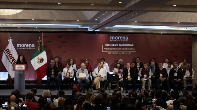 Escándalos de corrupción, viajes, lujos y reforma electoral, dividen a Morena
