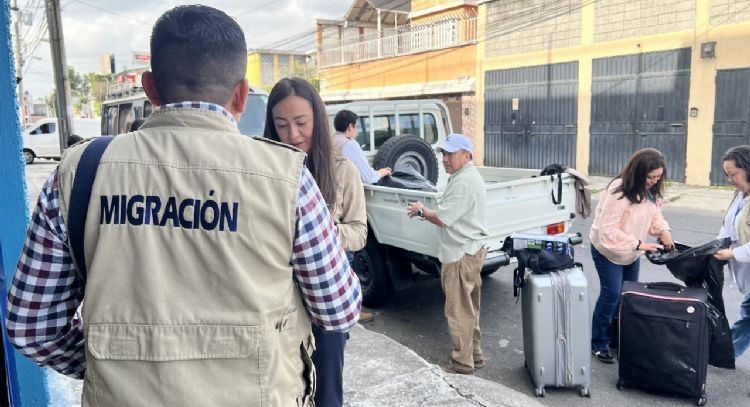 Guatemala asegura que ha recibido cerca de cien mexicanos que huyeron por violencia en Chiapas
