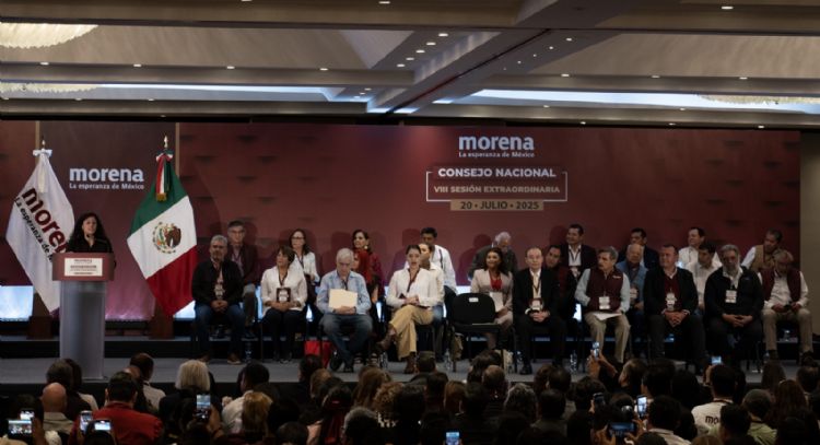 Escándalos de corrupción, viajes, lujos y reforma electoral, dividen a Morena