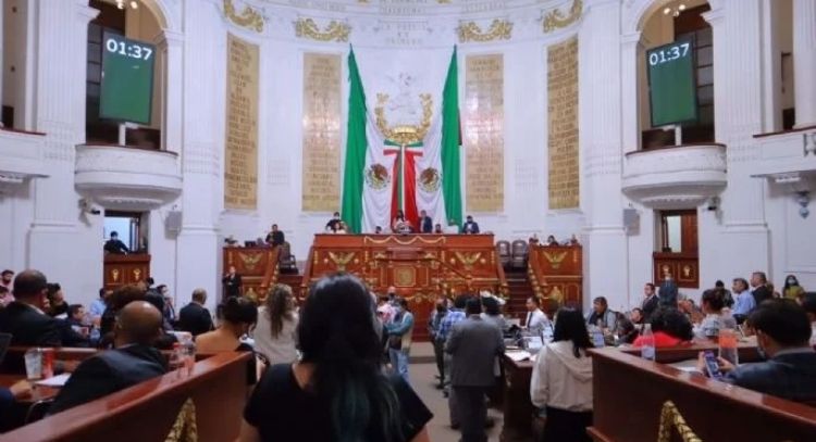 Congreso aprueba ley para justificar inasistencias de estudiantes por síntomas menstruales