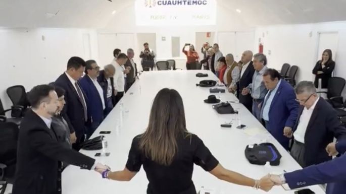 Alessandra Rojo de la Vega recibe al Consejo de la Nueva Derecha; hacen oración en la alcaldía (Video)