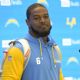 Denzel Perryman, linebacker de los Chargers, fue arrestado por portación de armas