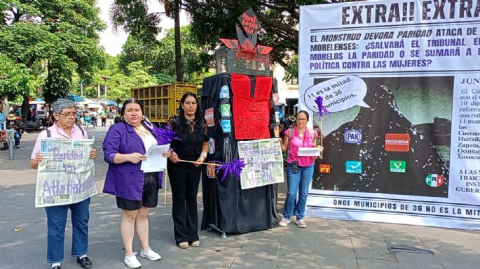 Activistas de Morelos presentan al “Monstruo de la Partidocracia” que “devora paridad”