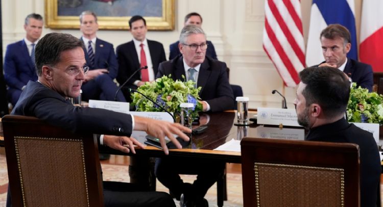 Rusia celebra "bofetada" de Trump a Zelenski y sus socios con el mapa de Ucrania con zonas ocupadas