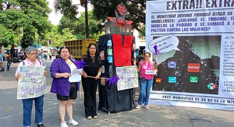 Activistas de Morelos presentan al “Monstruo de la Partidocracia” que “devora paridad”