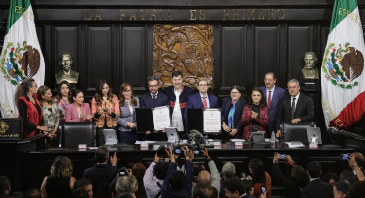 Ratifican a Genaro Lozano como embajador en Italia; “falta el de Lord Molécula", critican