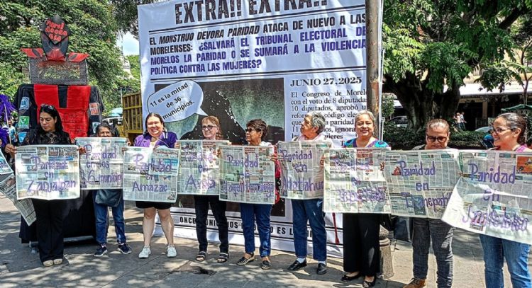 Activistas de Morelos presentan al “Monstruo de la Partidocracia” que “devora paridad”