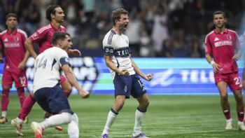 Thomas Müller anotó de penalti para que los Whitecaps vencieran 3-2 al St. Louis City