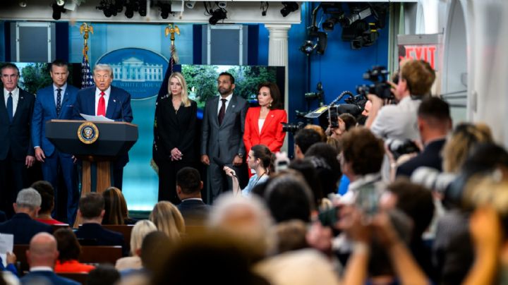 Trump amenaza con revocar los permisos a las televisoras NBC y ABC por ser “sesgadas y mentirosas”