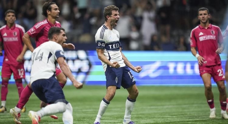 Thomas Müller anotó de penalti para que los Whitecaps vencieran 3-2 al St. Louis City