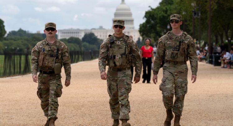 Trump sopesa despliegue militar en más ciudades, incluyendo Baltimore, Chicago y NY