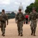 Trump sopesa despliegue militar en más ciudades, incluyendo Baltimore, Chicago y NY