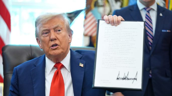 Trump ordena castigar la quema de banderas de EU