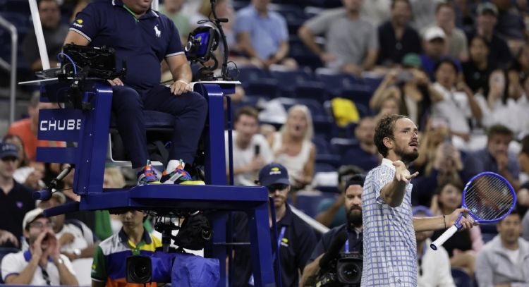 Fotógrafo interrumpe partido entre Medvedev y Bonzi en el US Open (Video)