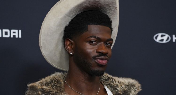 Acusan al rapero Lil Nas X de agredir a policías mientras caminaba desnudo en Los Ángeles