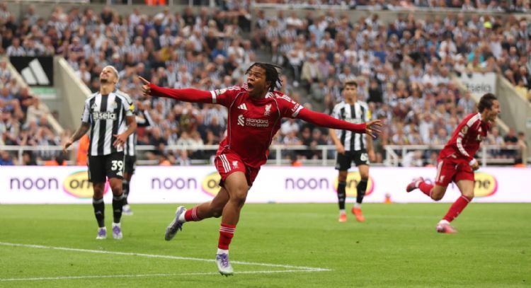 Rio Ngumoha, de 16 años, anota agónico gol para que Liverpool derrote 3-2 al Newcastle