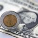 Peso se deprecia tras posibles recortes de la Fed