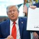 Trump ordena castigar la quema de banderas de EU