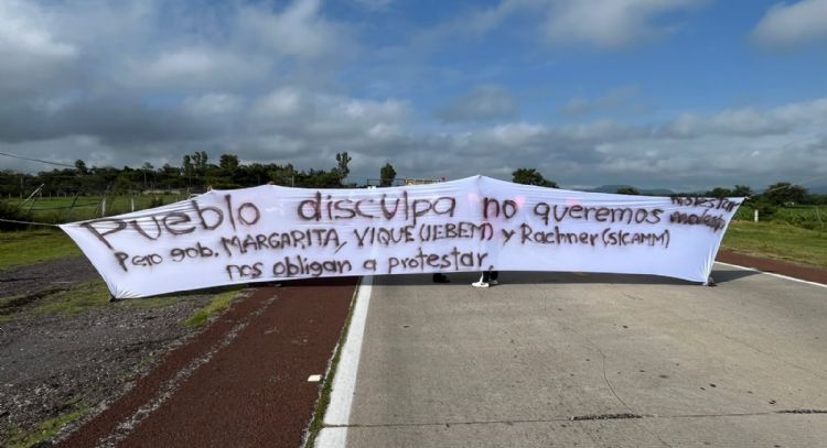 Bloqueo autopista Siglo XXI: Normalista indígena denuncia discriminación en proceso de admisión