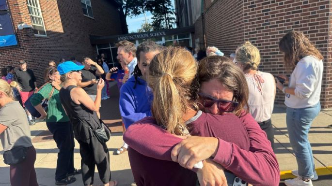 Tiroteo en escuela católica deja 3 muertos, incluido el agresor, y 17 heridos en Minneapolis