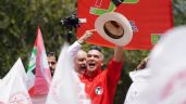 Foto ilustrativa de la nota titulada: Alejandro “Alito” Moreno marcha con simpatizantes tras gresca con Fernández Noroña