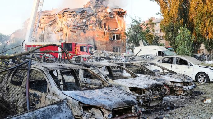 Ataque de drones y misiles rusos mata a 15 personas y hiere a otras 48 en Kiev, Ucrania