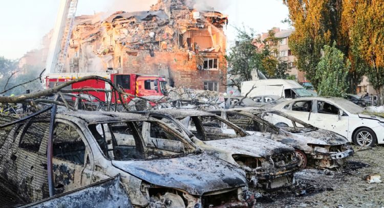 Ataque de drones y misiles rusos mata a 15 personas y hiere a otras 48 en Kiev, Ucrania