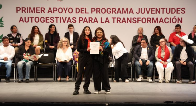 Brugada entrega ahora apoyos económicos a “juventudes autogestivas”