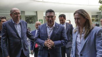 Tras gresca, "Alito" Moreno acude a sesión extraordinaria convocada por Noroña