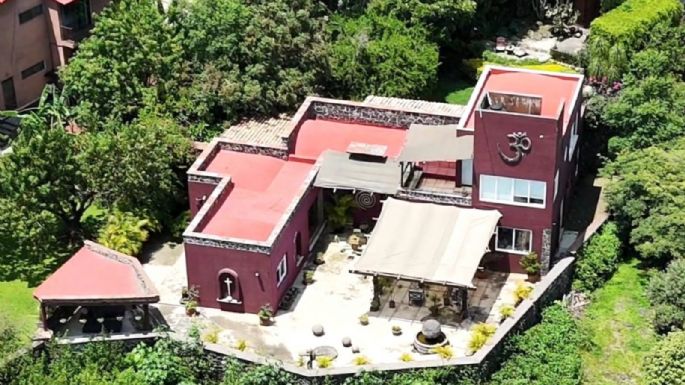 Protestan en la casa de Fernández Noroña en Tepoztlán; él afirma que tiene escrituras
