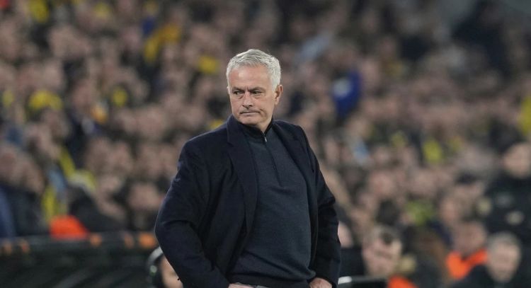 Mourinho es destituido por el Fenerbahce tras no calificar a la Champions League