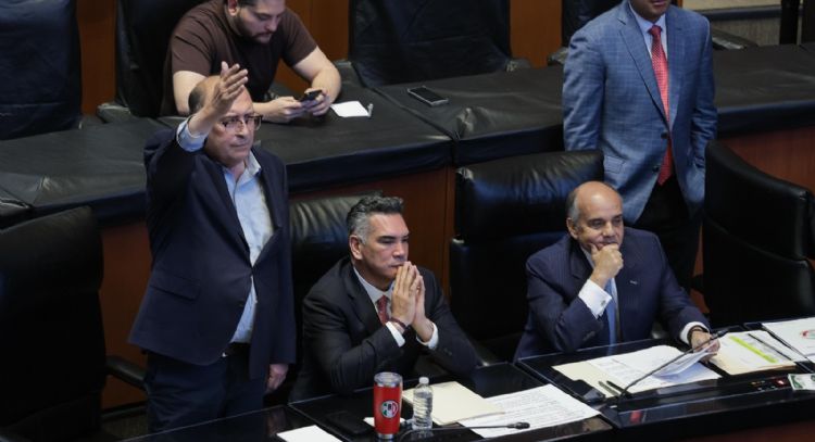Priistas cuestionan cerco en el Senado mientras se debate sobre el pleito entre Alito y Noroña
