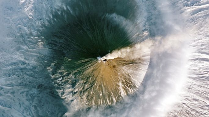 Entra en erupción un segundo volcán en el este de Rusia tras el terremoto de magnitud 8.8