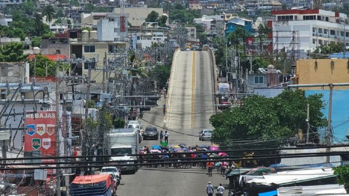Bloquean avenida en Acapulco tras detención de presuntos extorsionadores en el Mercado Central