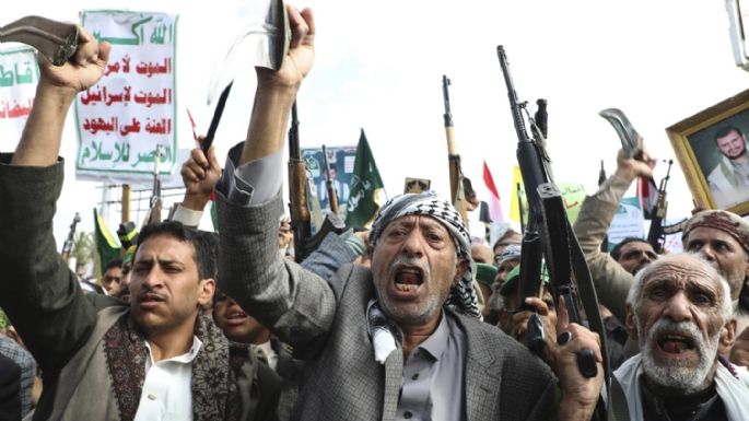 Un ataque aéreo israelí mata al primer ministro rebelde hutí en la capital de Yemen