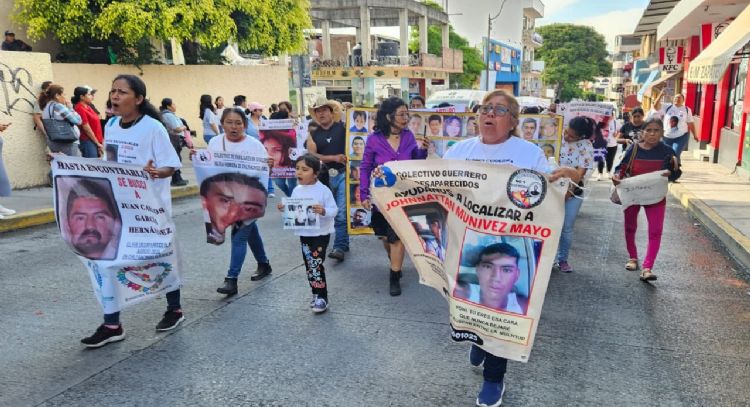 Marchan en Acapulco en conmemoración del Día Internacional de las Víctimas de Desapariciones Forzada