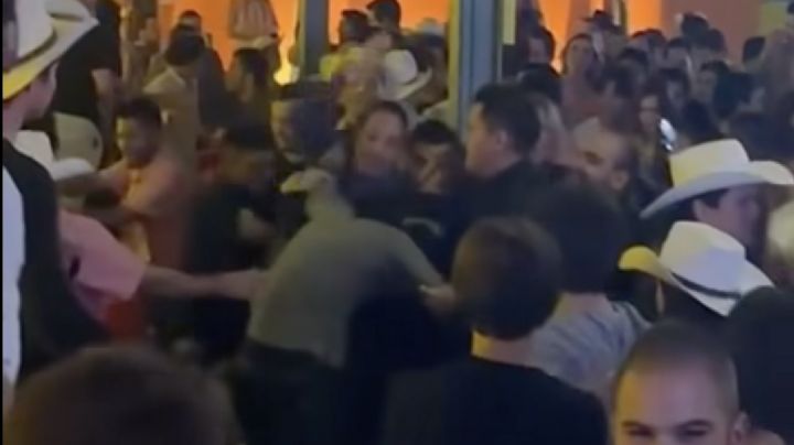Exhiben a exgobernador de Querétaro en un pleito de bar (Video)