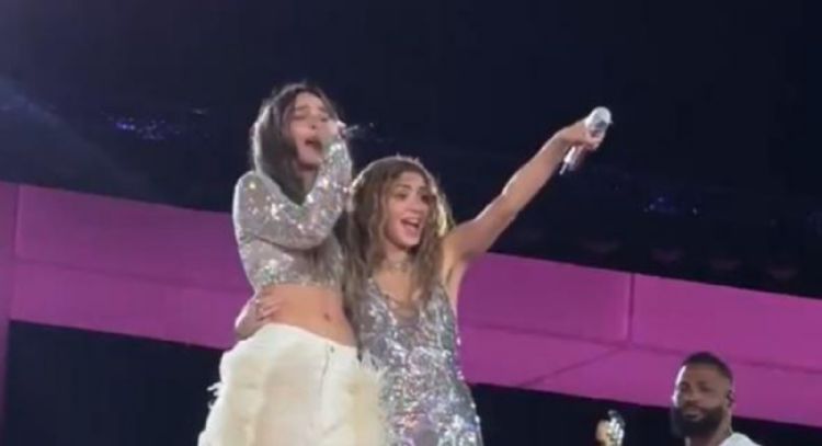 Belinda canta “Día de Enero” junto a Shakira en último concierto en CDMX (Videos)