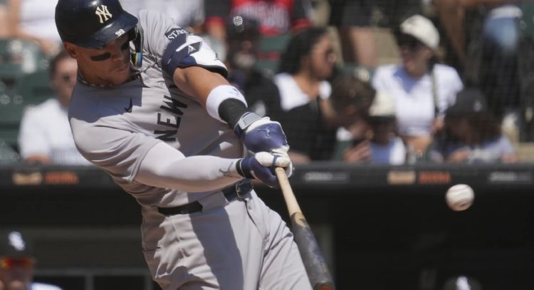 Aaron Judge iguala a Yogi Berra en el quinto lugar en la lista de jonrones de los Yankees