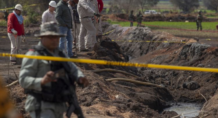 En Hidalgo, huachicoleros usan mujeres y niños como escudos en enfrentamientos