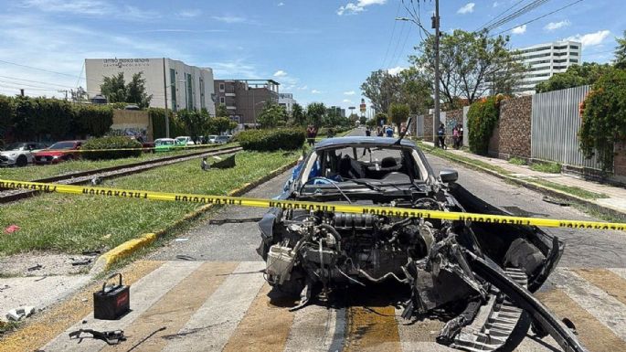 Locomotora se desprende de tren y embiste a varios vehículos en Irapuato; murieron seis personas