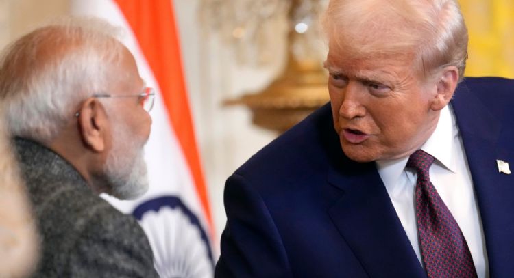 Trump impone aranceles adicionales del 25% a India y los eleva al 50% por comprar petróleo ruso