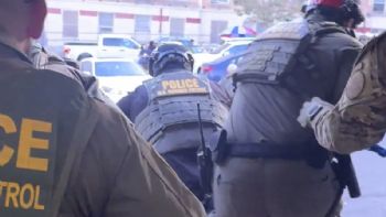 Agentes federales se ocultan en camión para redada afuera de un Home Depot en Los Ángeles (Video)