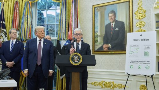 Trump anuncia que Apple invertirá otros 100 mil millones en manufactura en EU