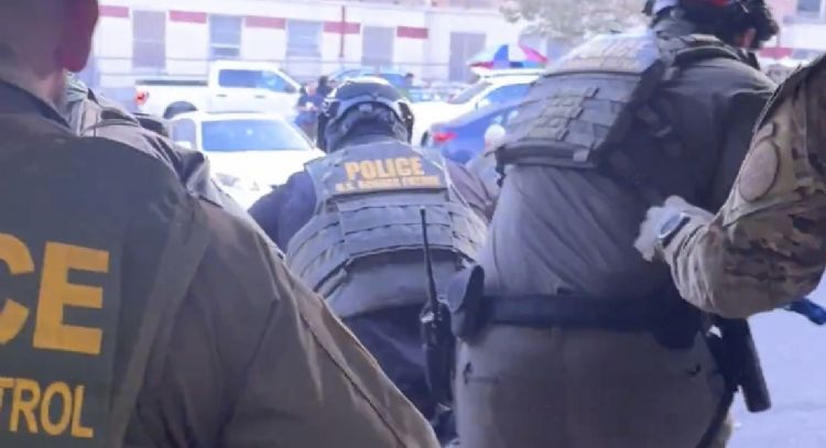 Agentes federales se ocultan en camión para redada afuera de un Home Depot en Los Ángeles (Video)